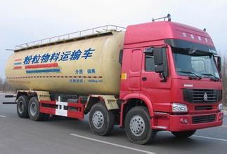 騰飛汽車 工廠特供粉粒物料運(yùn)輸車，引領(lǐng)散裝水泥運(yùn)輸新時代